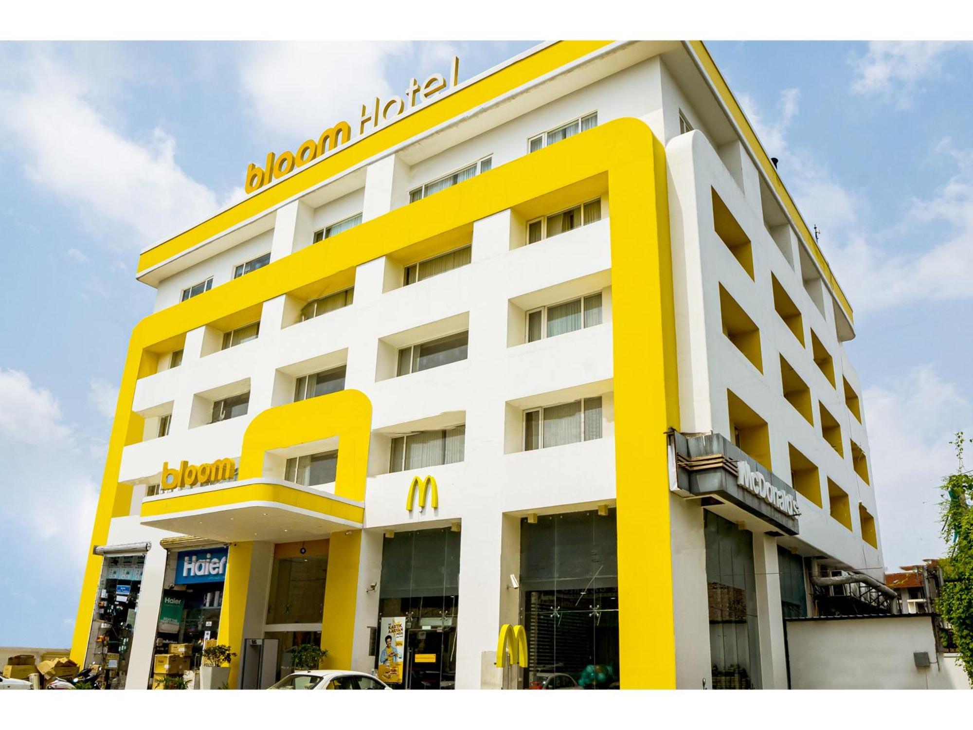 Bloom Hotel - Jammu Exteriör bild